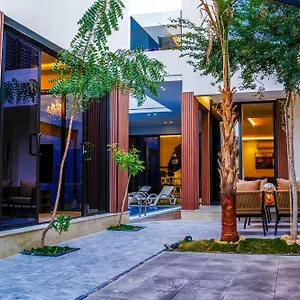 منتجع The Land الرياض